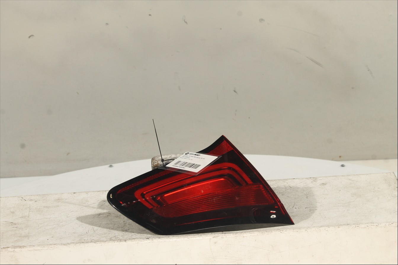 Piloto interior Tra. Izq.