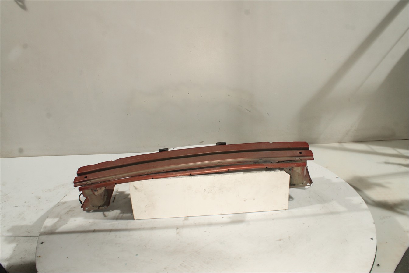 Traviesa paragolpes Del.