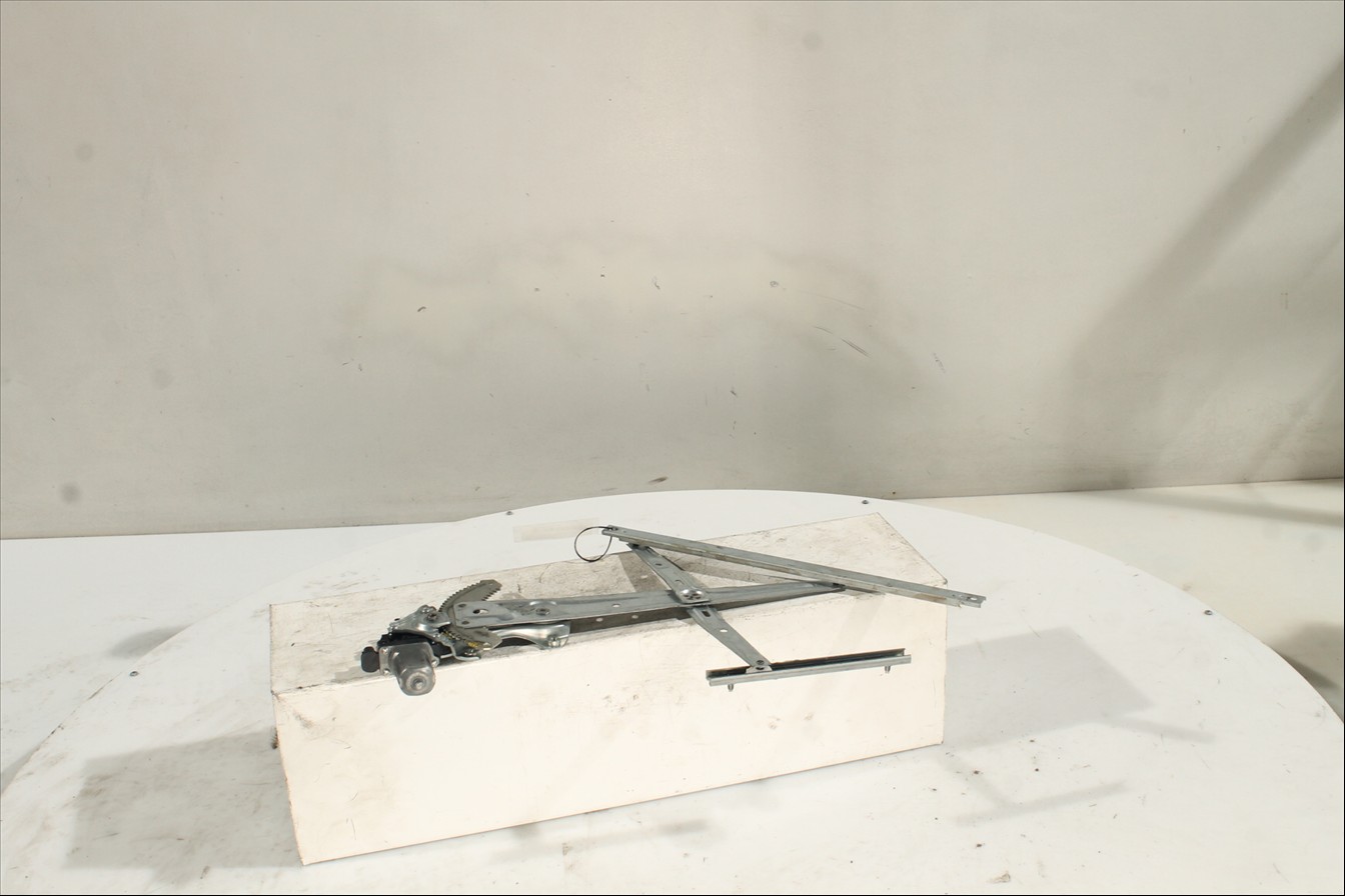 Elevalunas eléctrico puerta Del. Der.