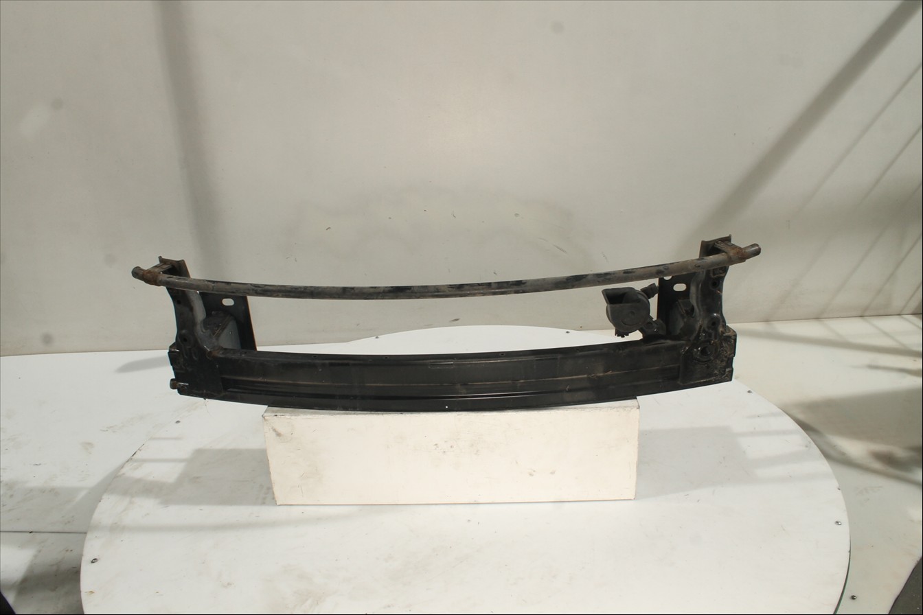 Traviesa paragolpes Del.