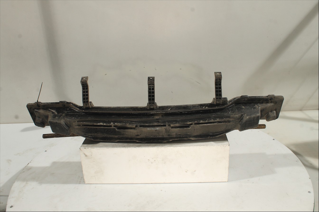 Traviesa paragolpes Tra.