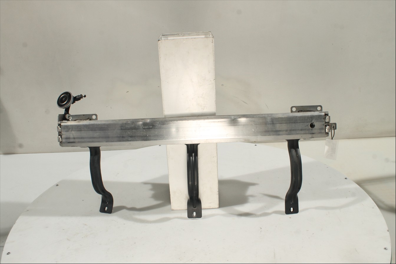 Traviesa paragolpes Tra.