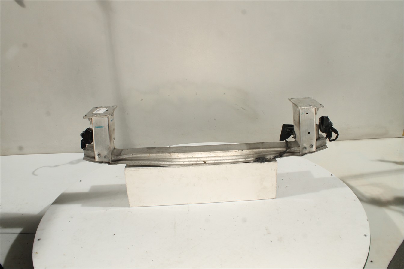 Traviesa paragolpes Del.