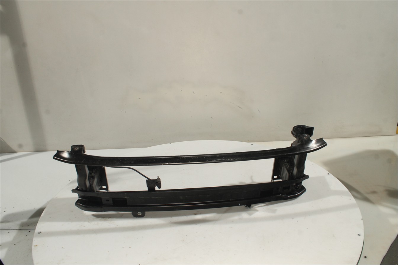 Traviesa paragolpes Del.