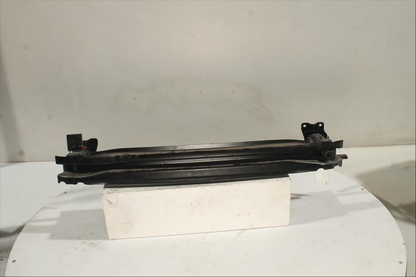 Traviesa paragolpes Tra.