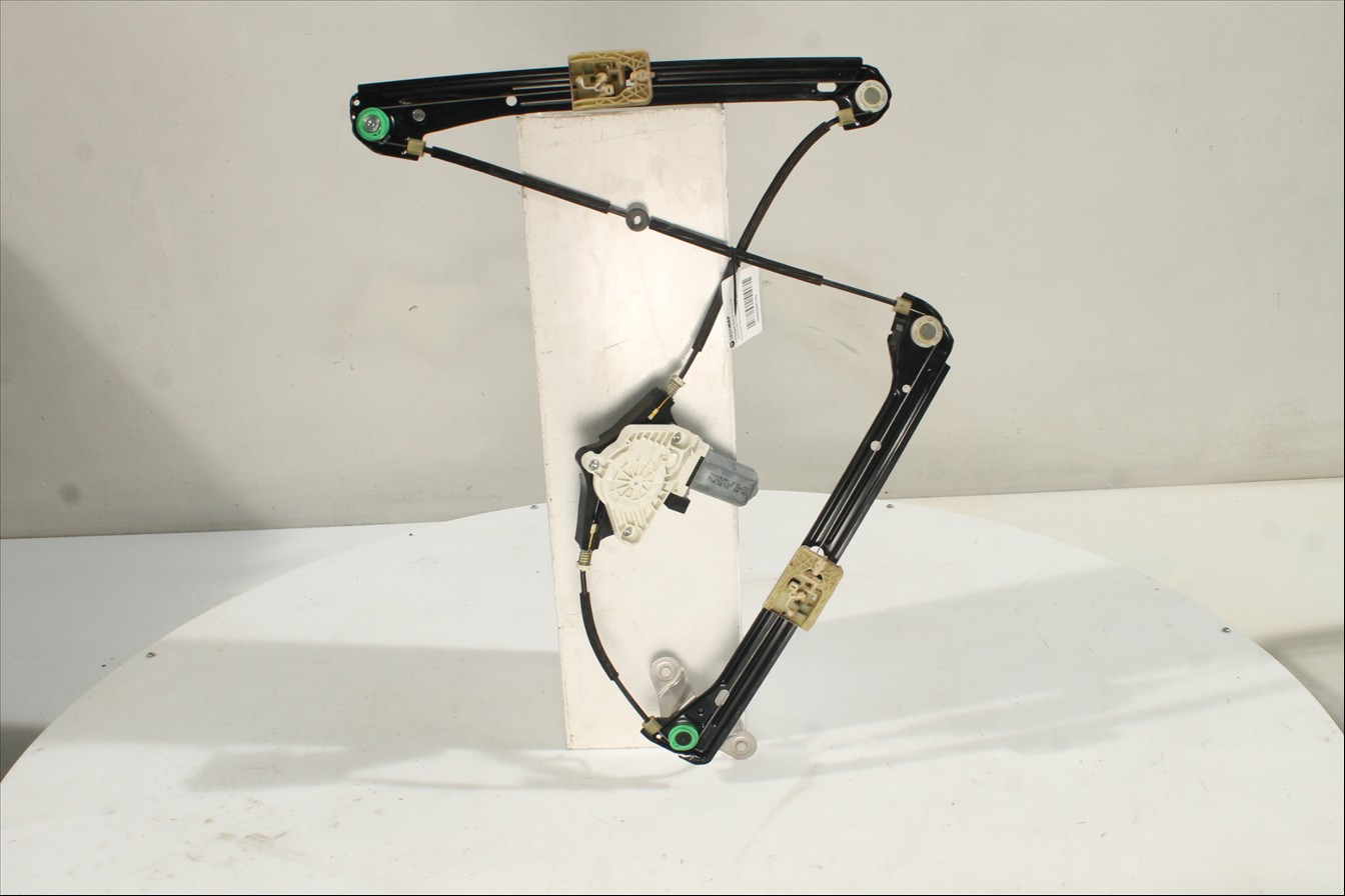 Elevalunas eléctrico puerta Del. Der.