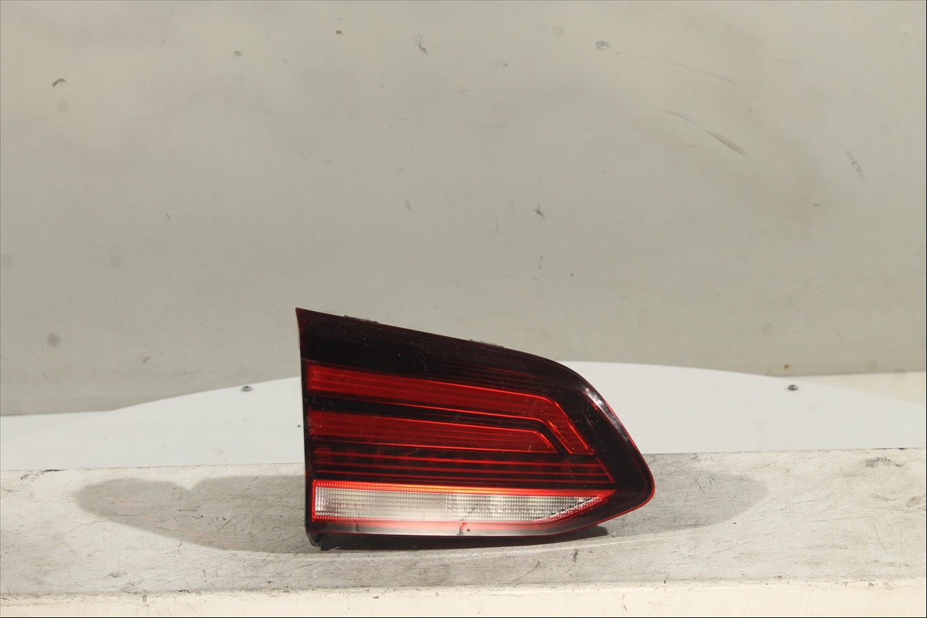 Piloto interior Tra. Izq.