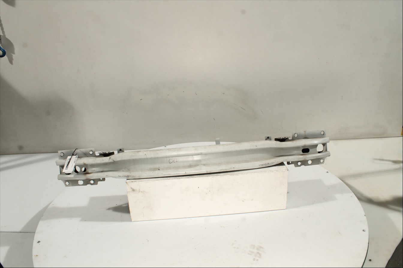 Traviesa paragolpes Del.