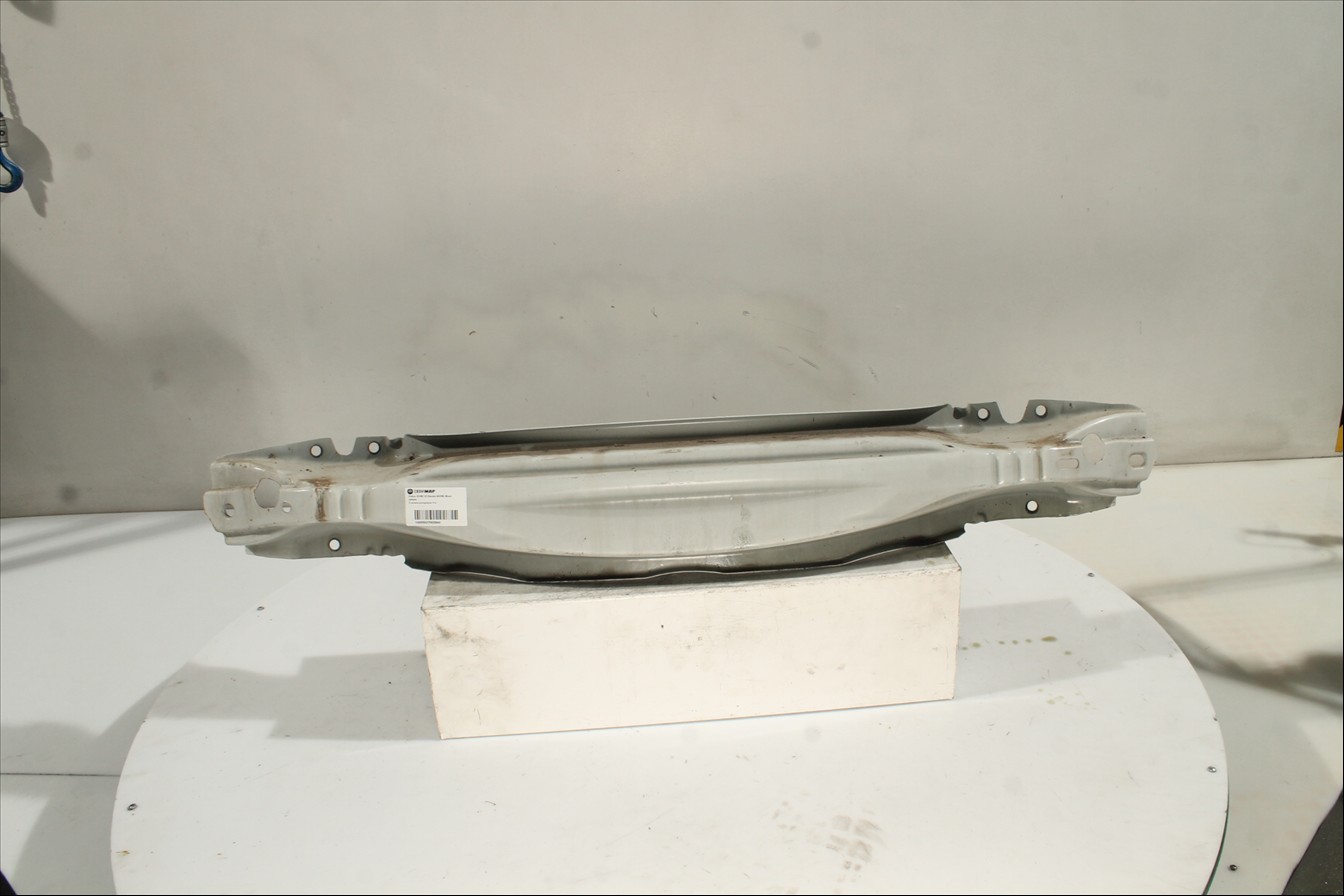 Traviesa paragolpes Tra.