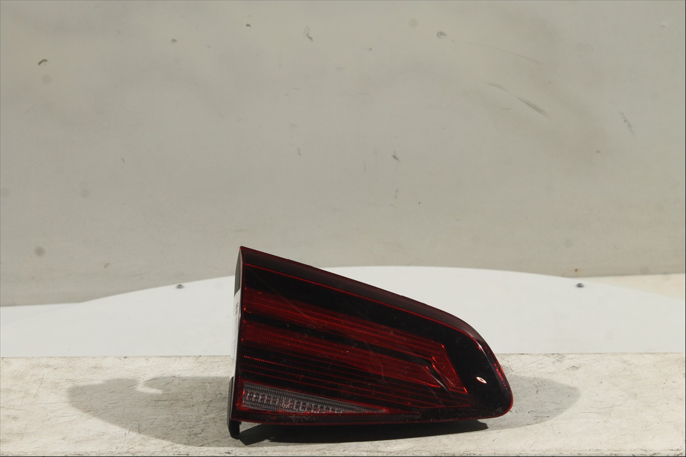 Piloto interior Tra. Izq.