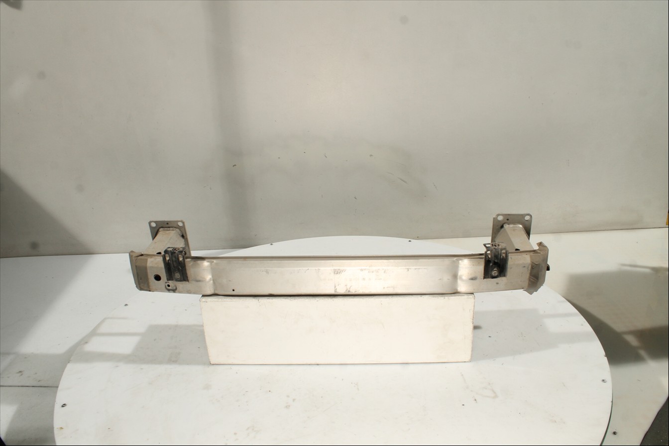 Traviesa paragolpes Del.