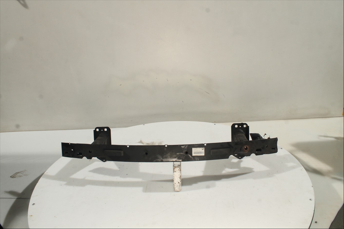 Traviesa paragolpes Del.