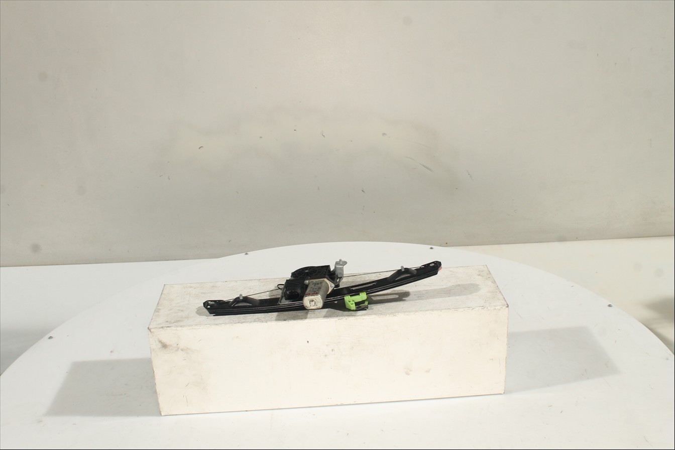 Elevalunas eléctrico puerta Tra. Der.