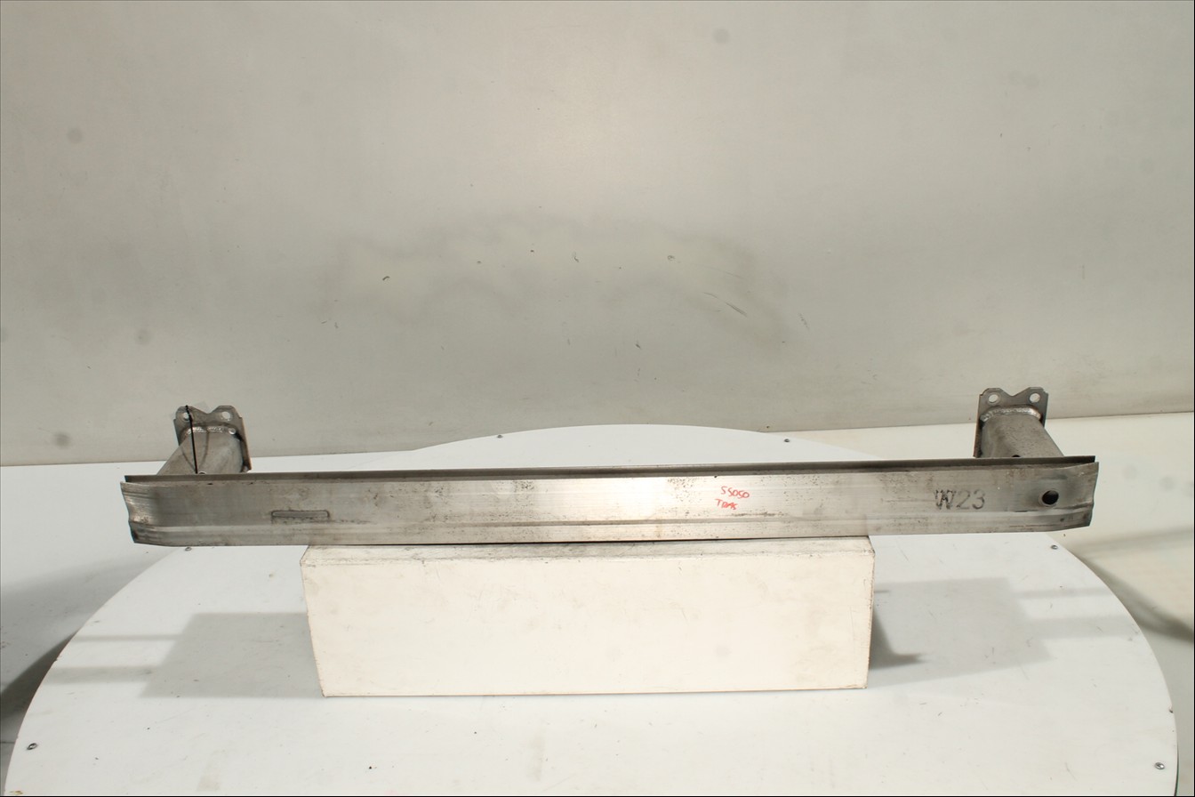 Traviesa paragolpes Tra.