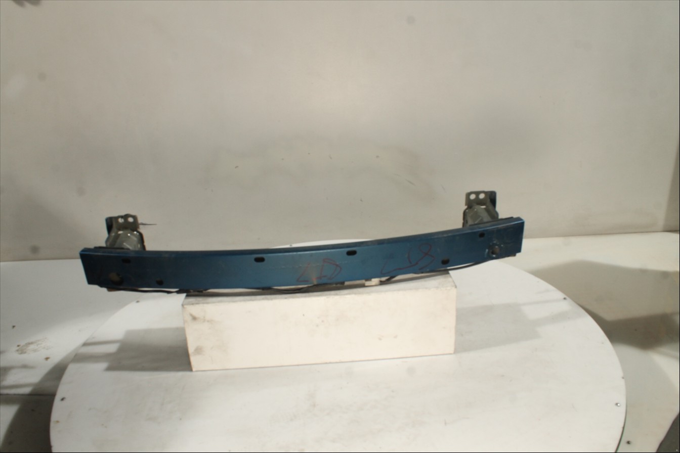 Traviesa paragolpes Del.