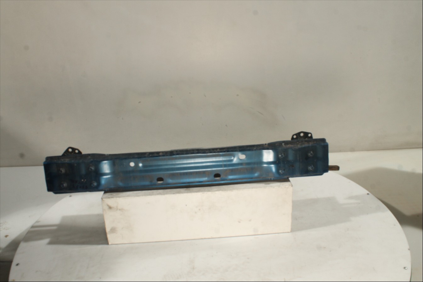 Traviesa paragolpes Tra.