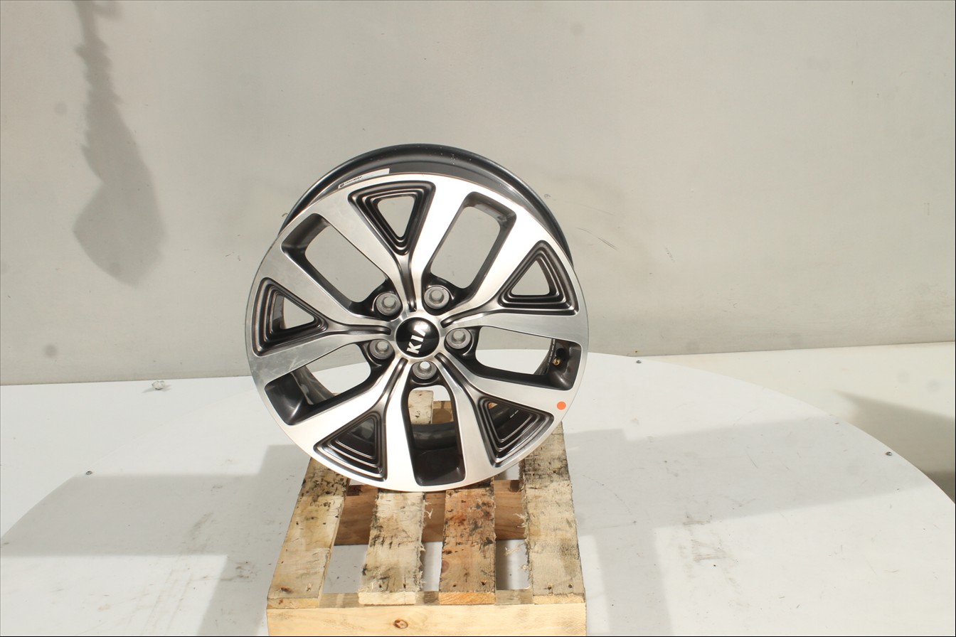 Llanta aluminio Del. Izq.