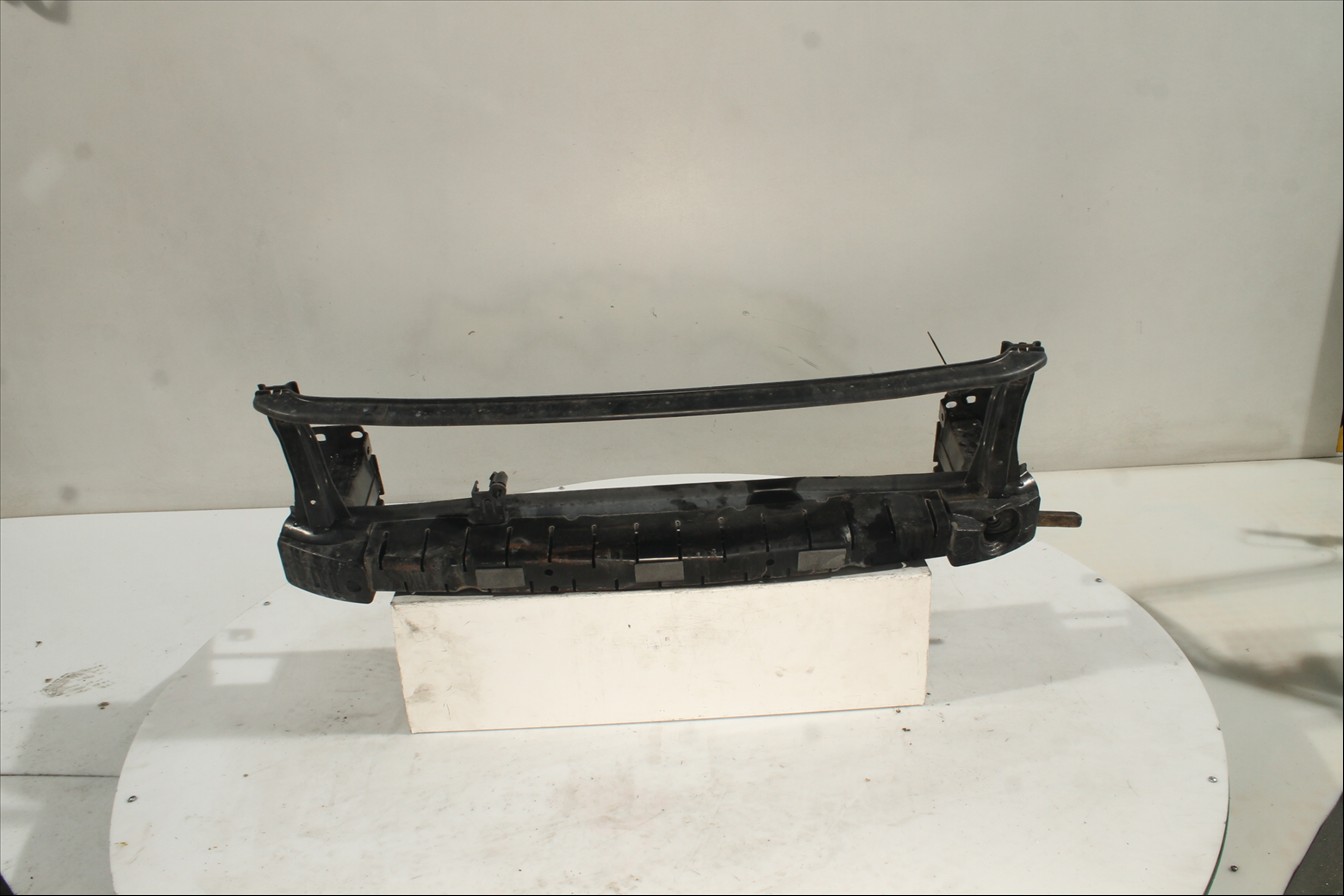 Traviesa paragolpes Del.