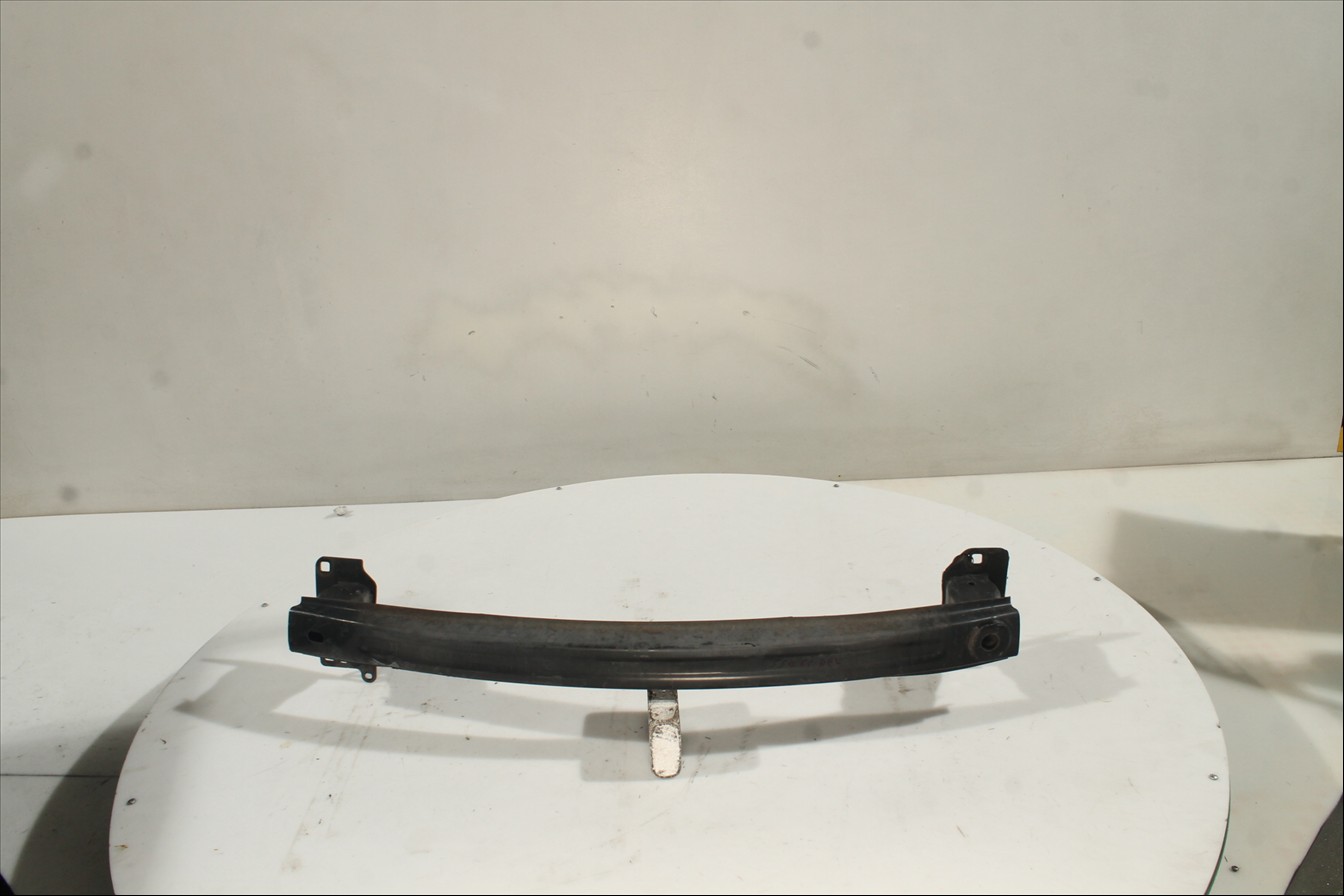 Traviesa paragolpes Del.