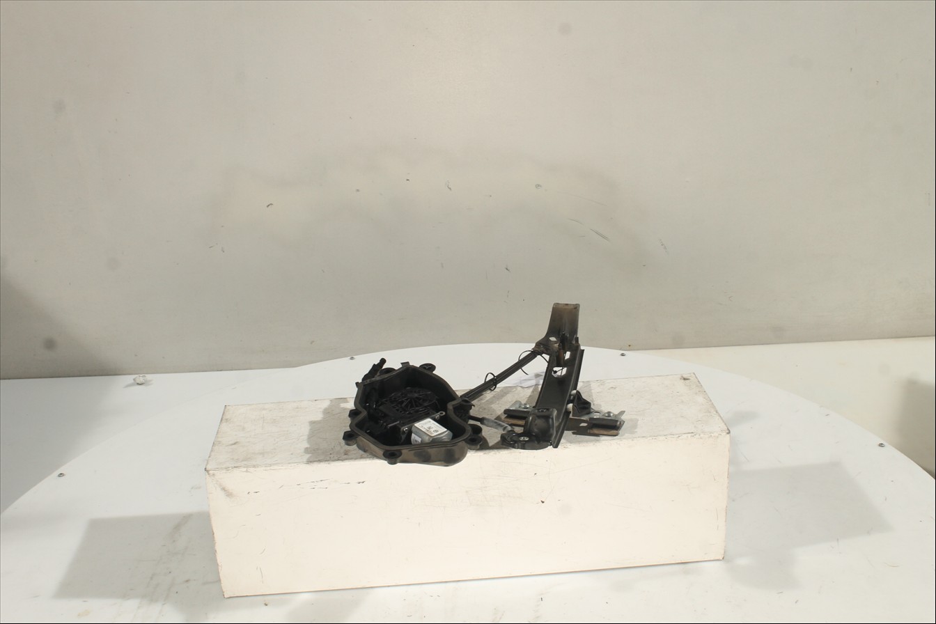 Elevalunas eléctrico puerta Tra. Izq.