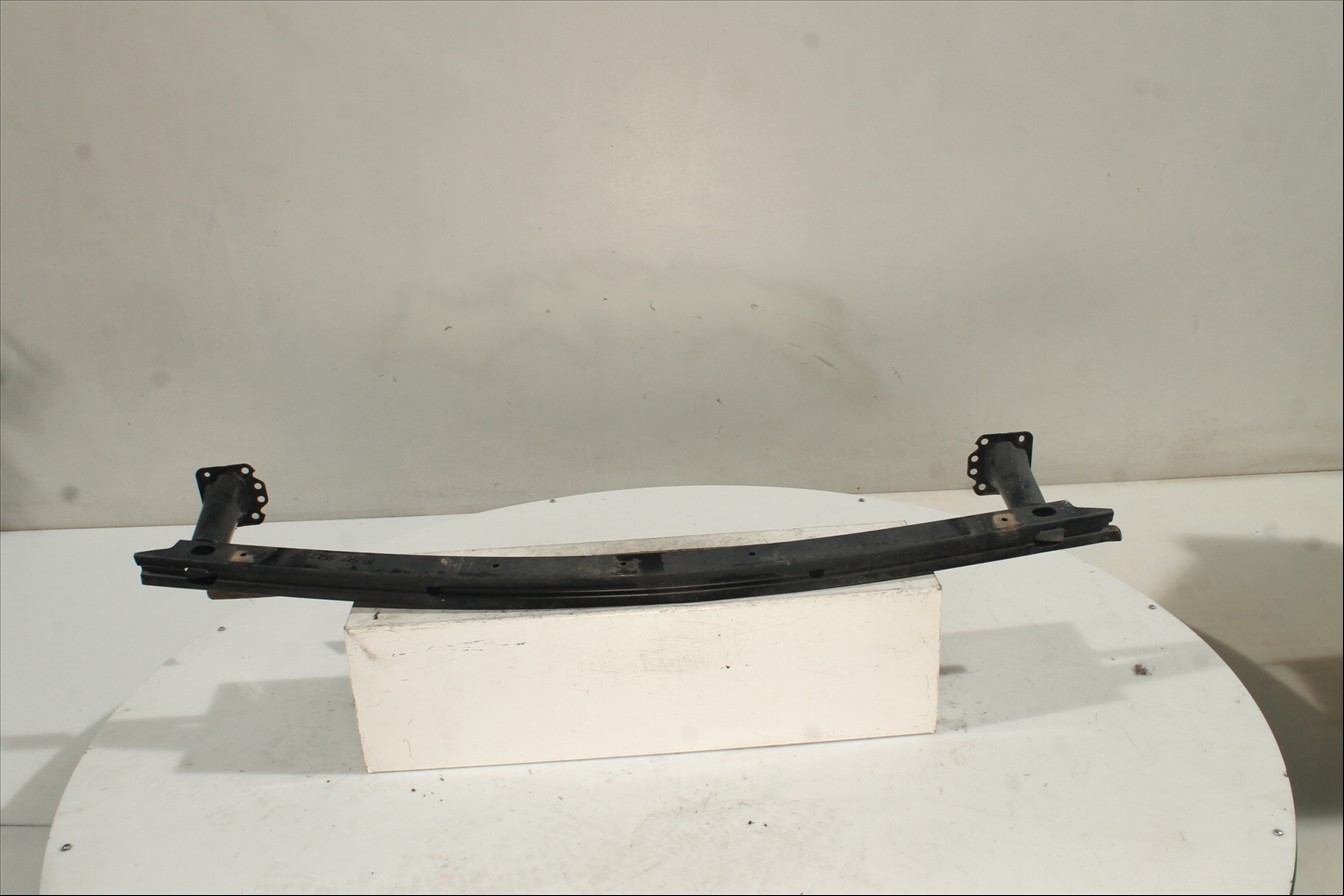 Traviesa paragolpes Del. Inf.