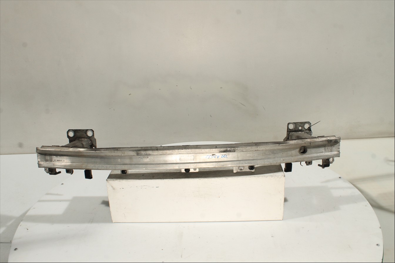 Traviesa paragolpes Del.