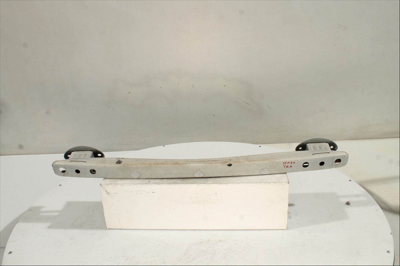 Traviesa paragolpes Tra.