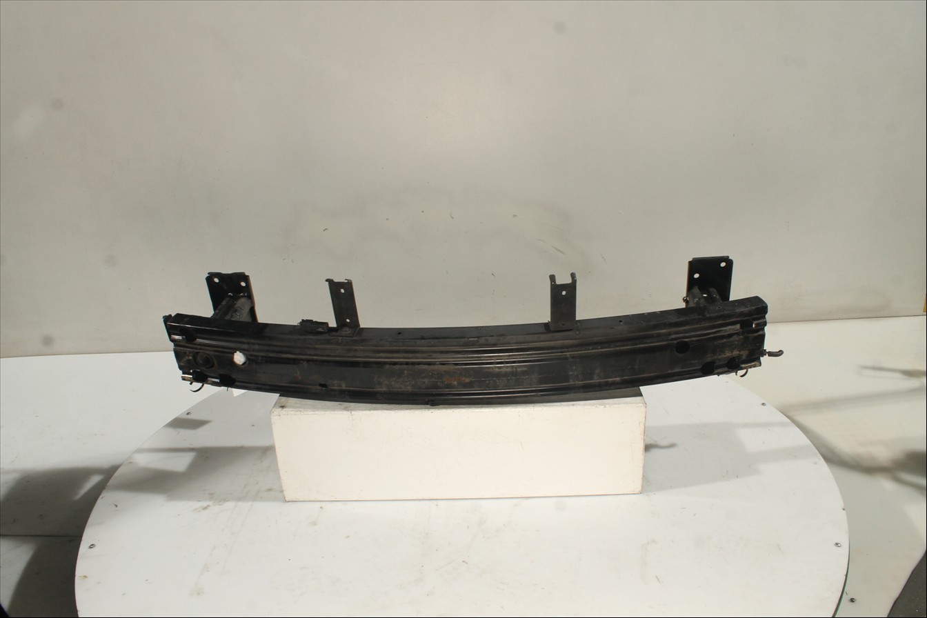 Traviesa paragolpes Del.