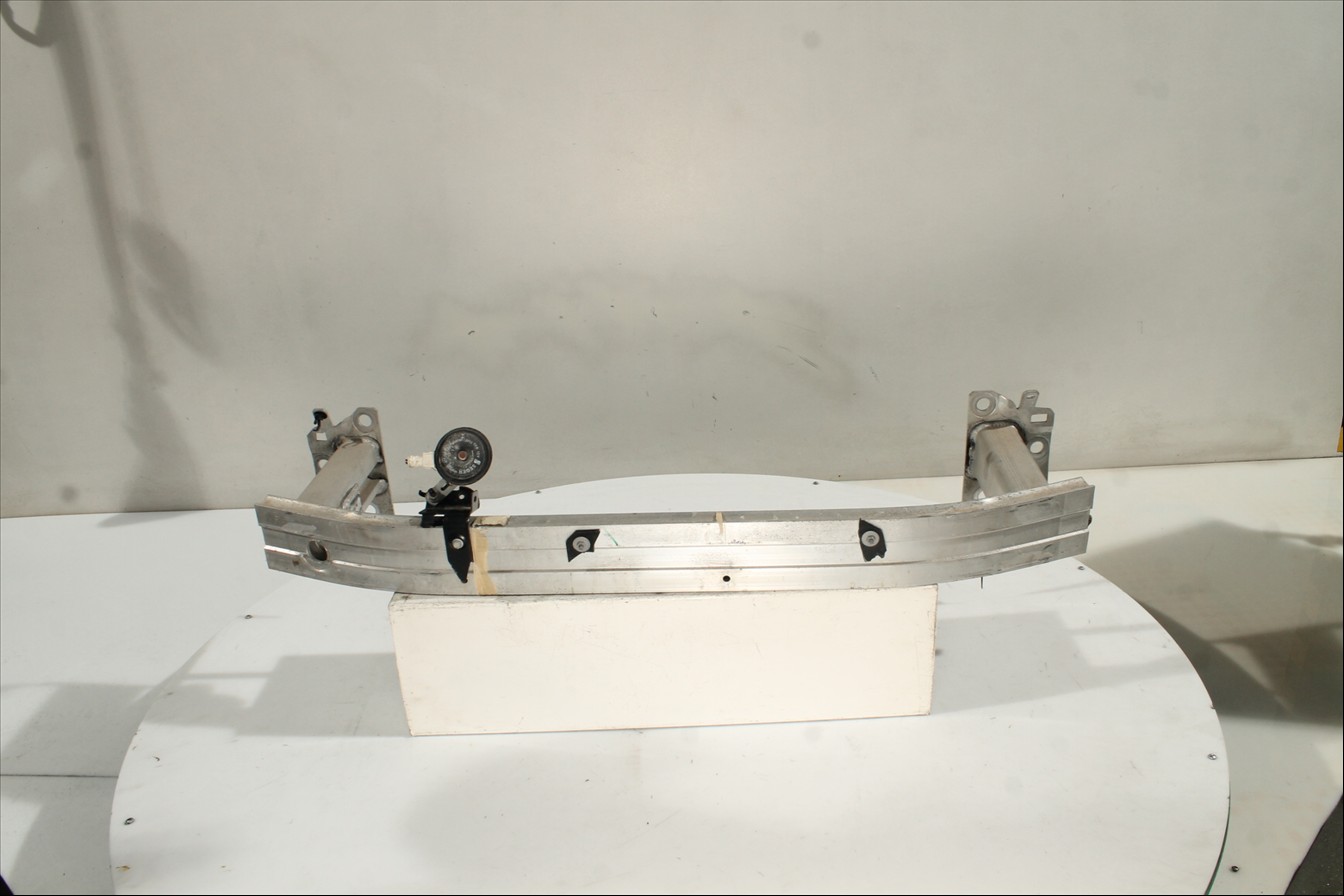 Traviesa paragolpes Del.