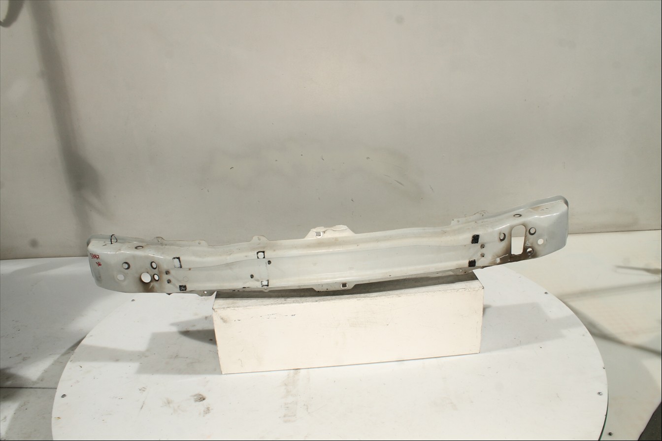 Traviesa paragolpes Del.