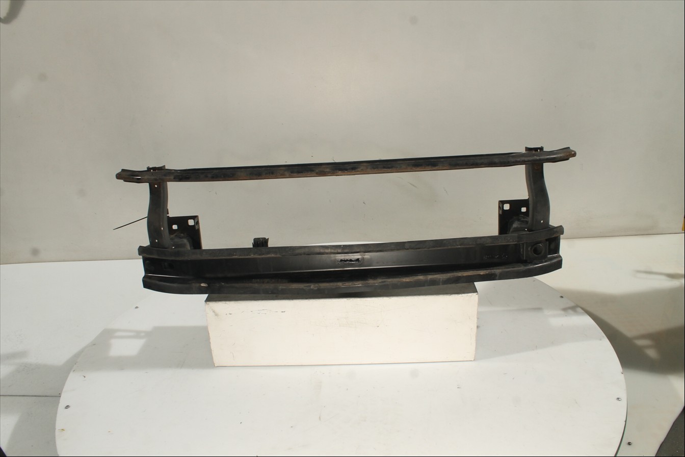 Traviesa paragolpes Del.