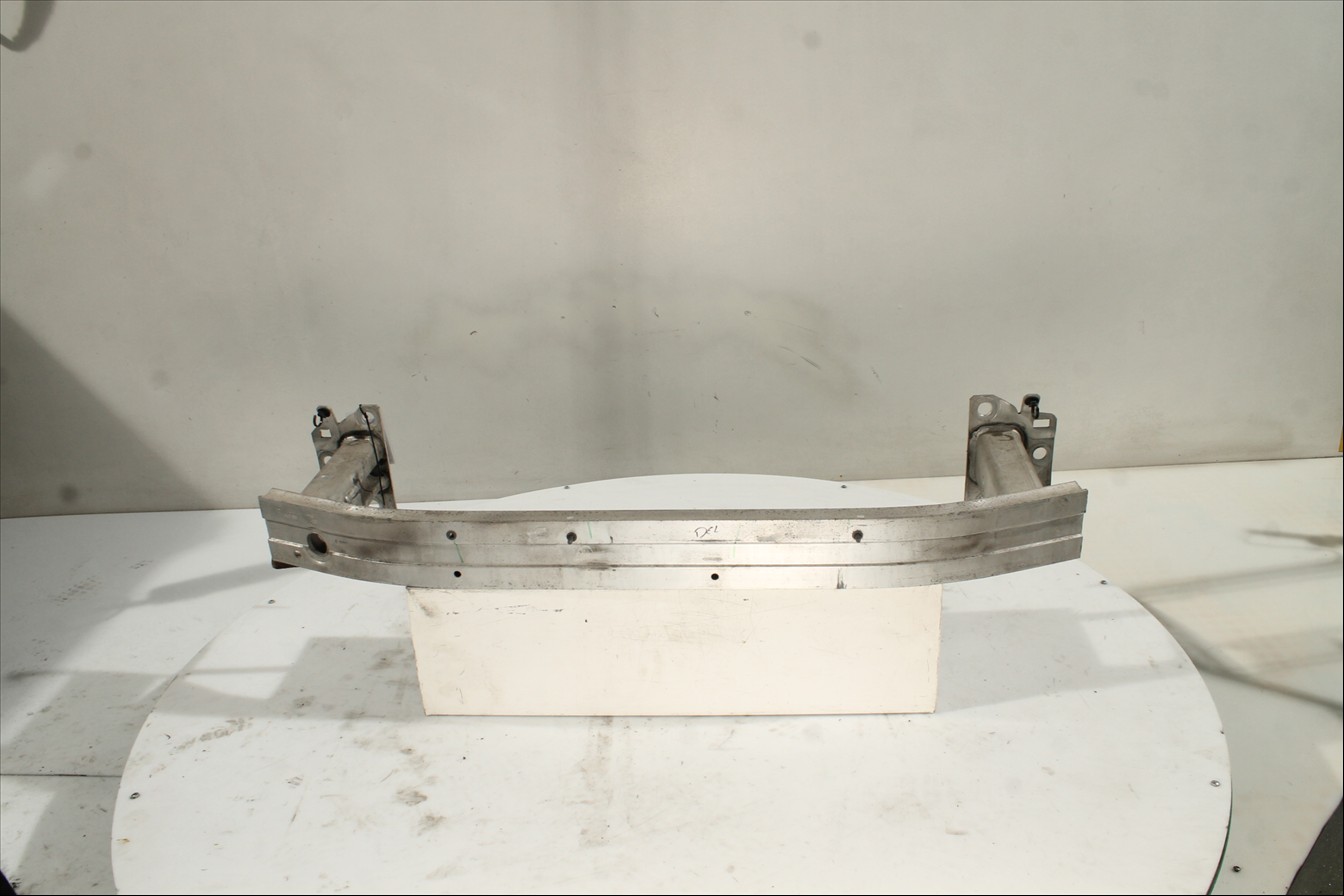 Traviesa paragolpes Del.