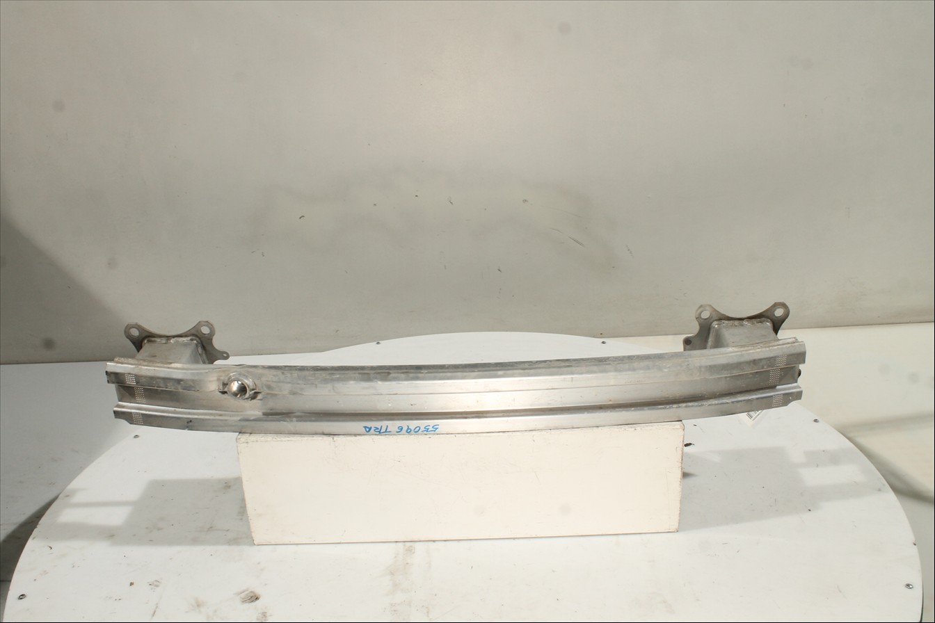 Traviesa paragolpes Tra.