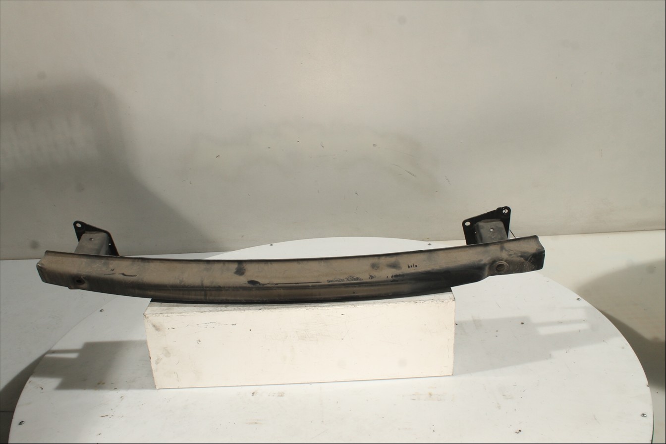 Traviesa paragolpes Tra.