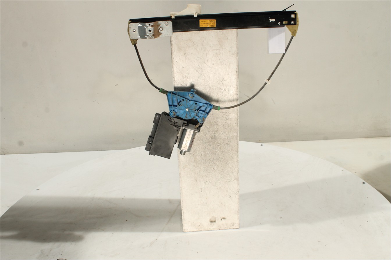 Elevalunas eléctrico puerta Tra. Izq.