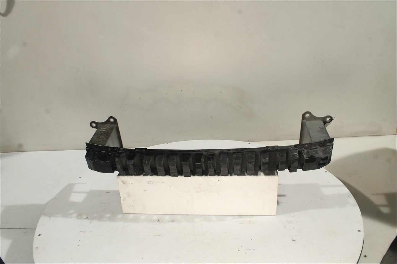 Traviesa paragolpes Del.