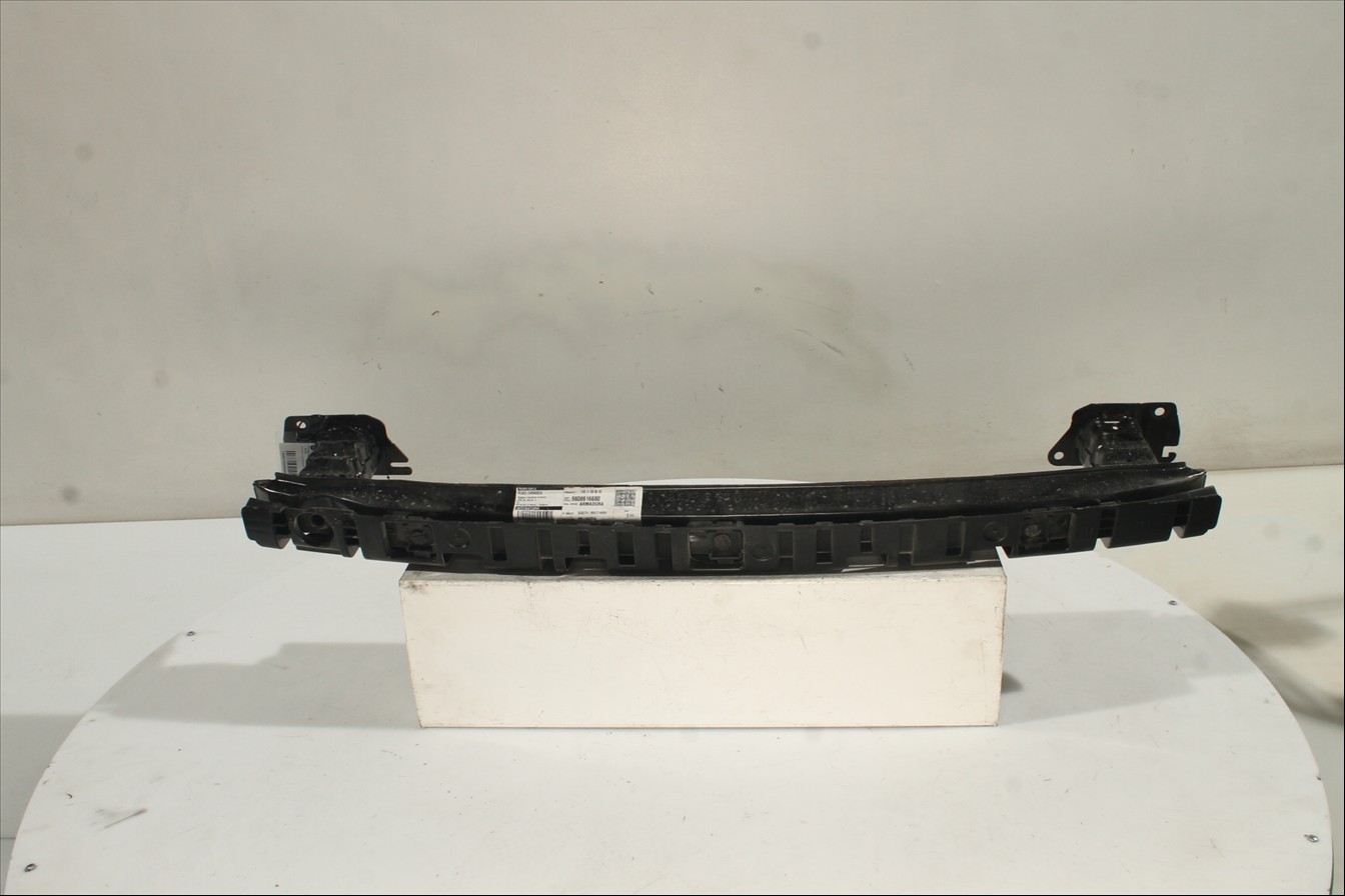 Traviesa paragolpes Tra.