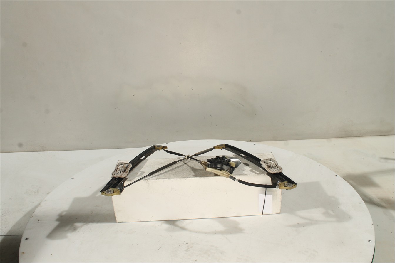 Elevalunas eléctrico puerta Del. Der.