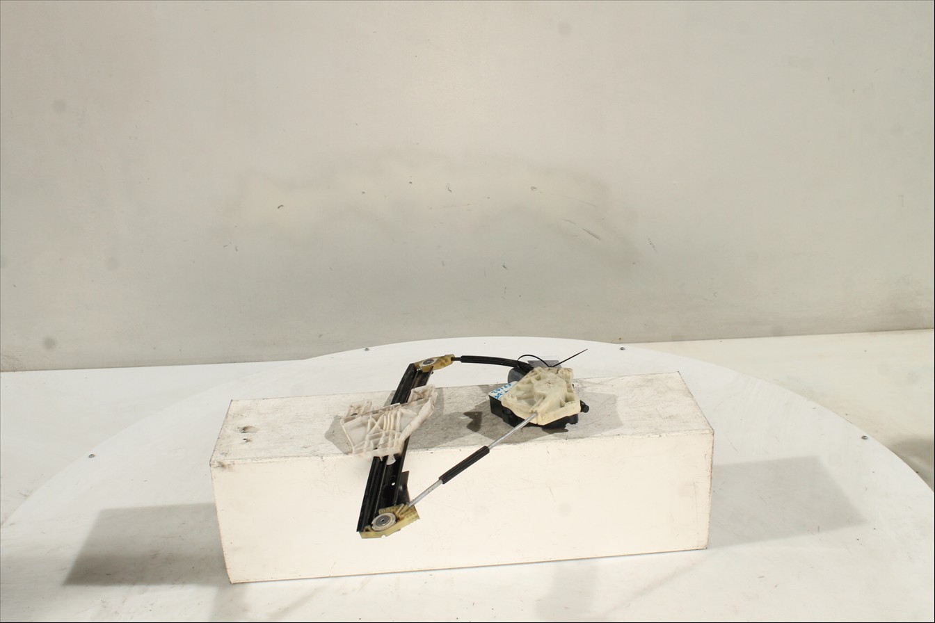 Elevalunas eléctrico puerta Tra. Der.