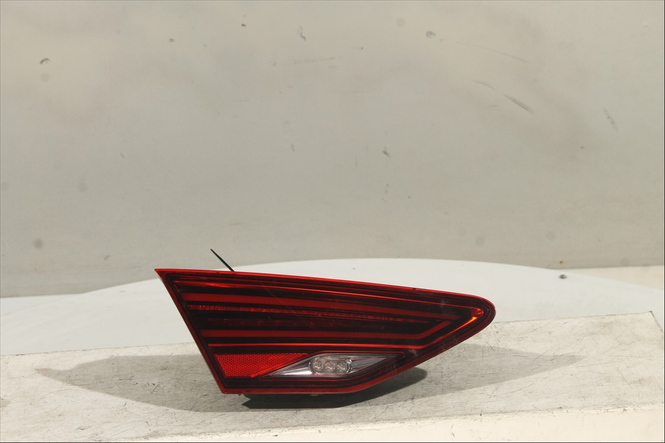 Piloto interior Tra. Izq.