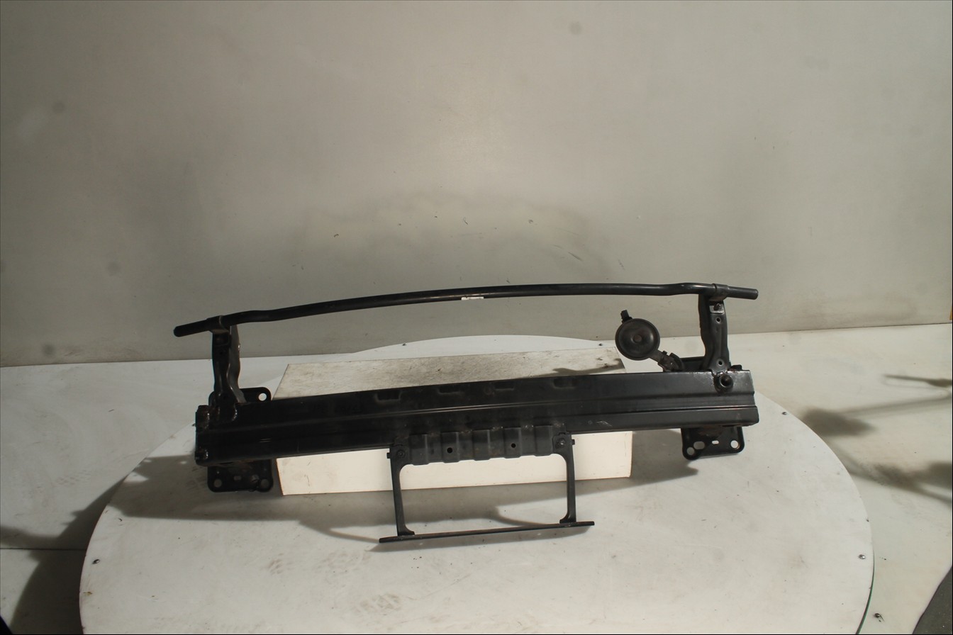 Traviesa paragolpes Del.