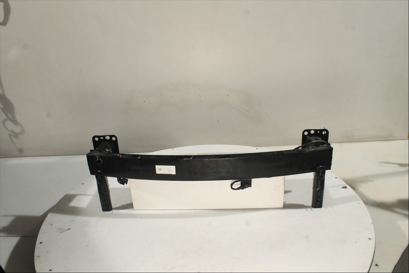 Traviesa paragolpes Del.