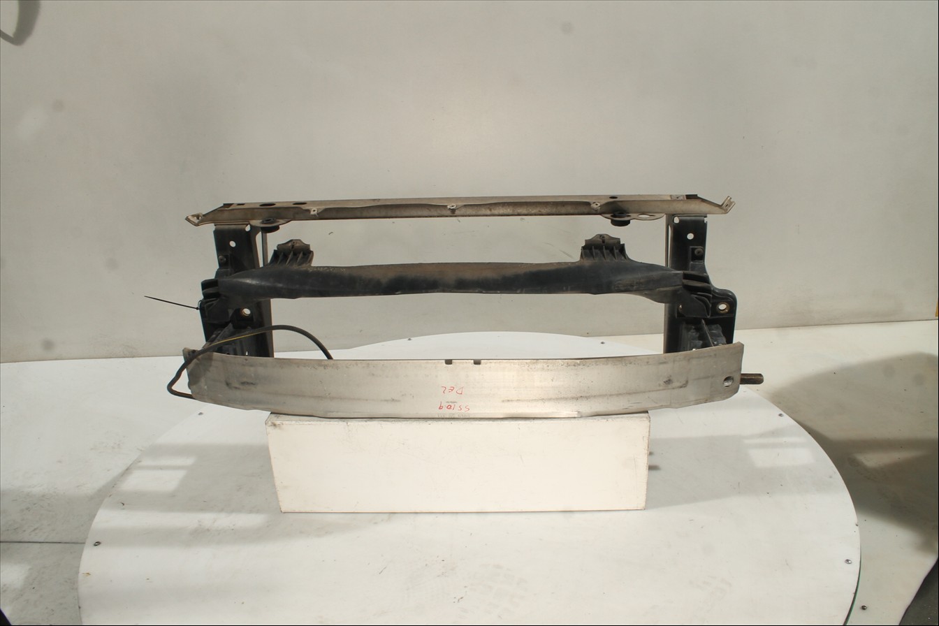 Traviesa paragolpes Del.