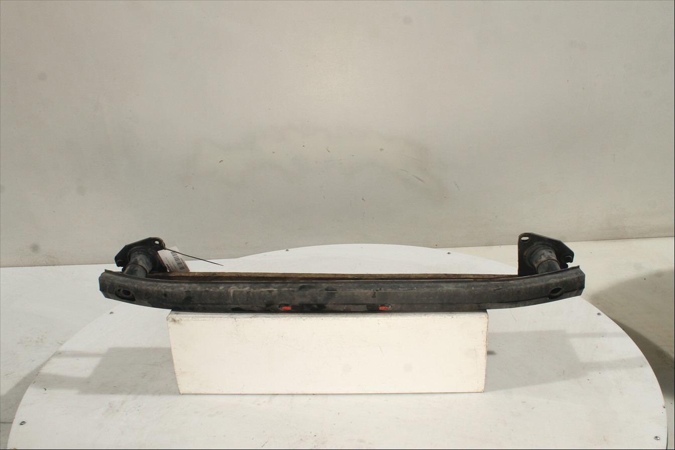 Traviesa paragolpes Tra.