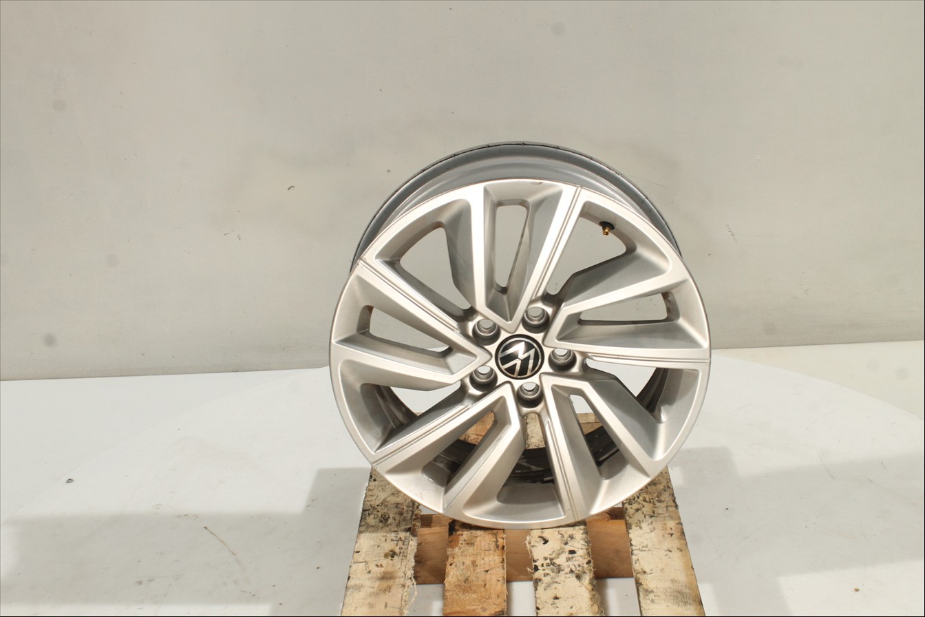 Llanta aluminio Tra. Izq.