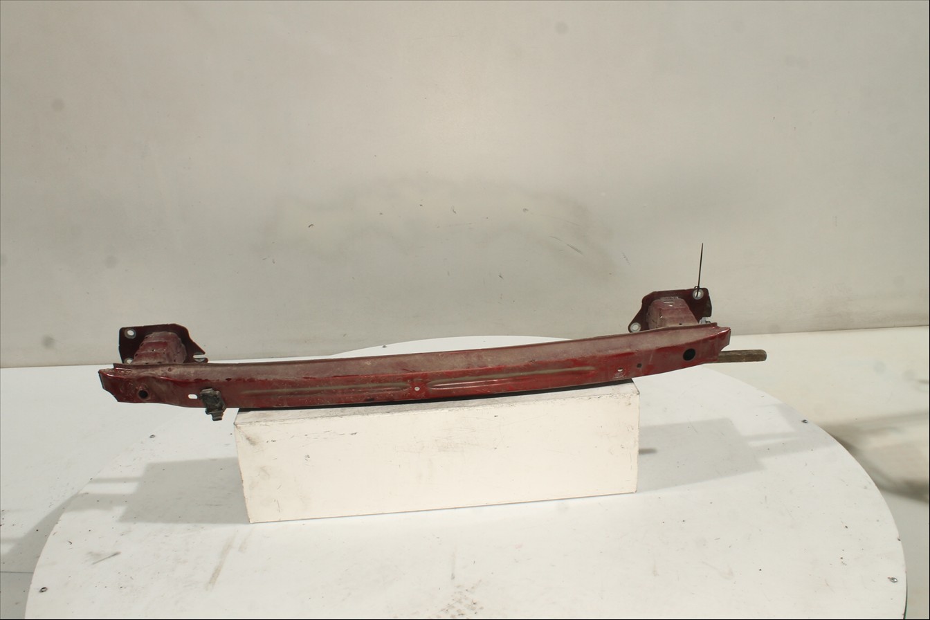 Traviesa paragolpes Tra.