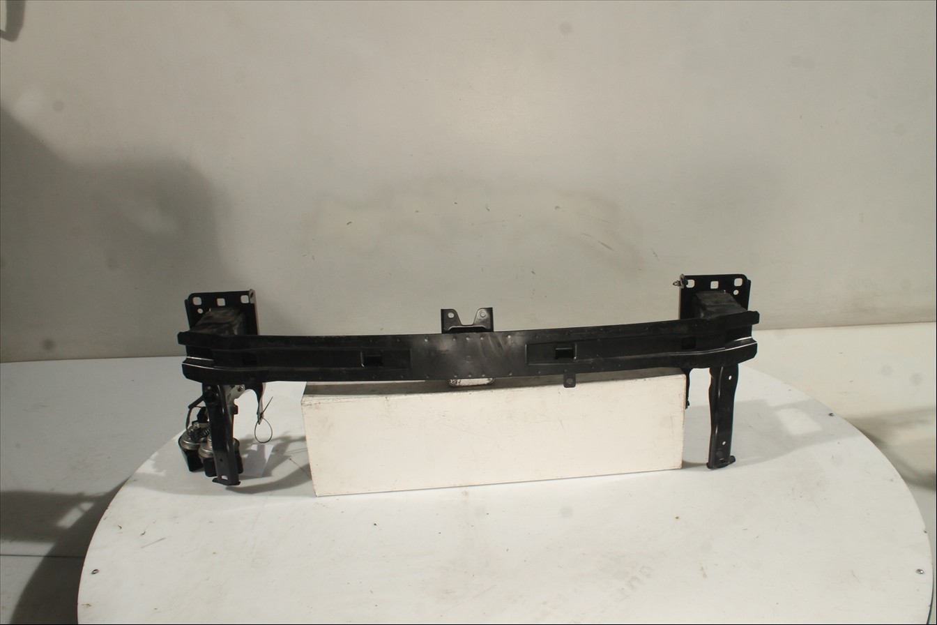 Traviesa paragolpes Del.