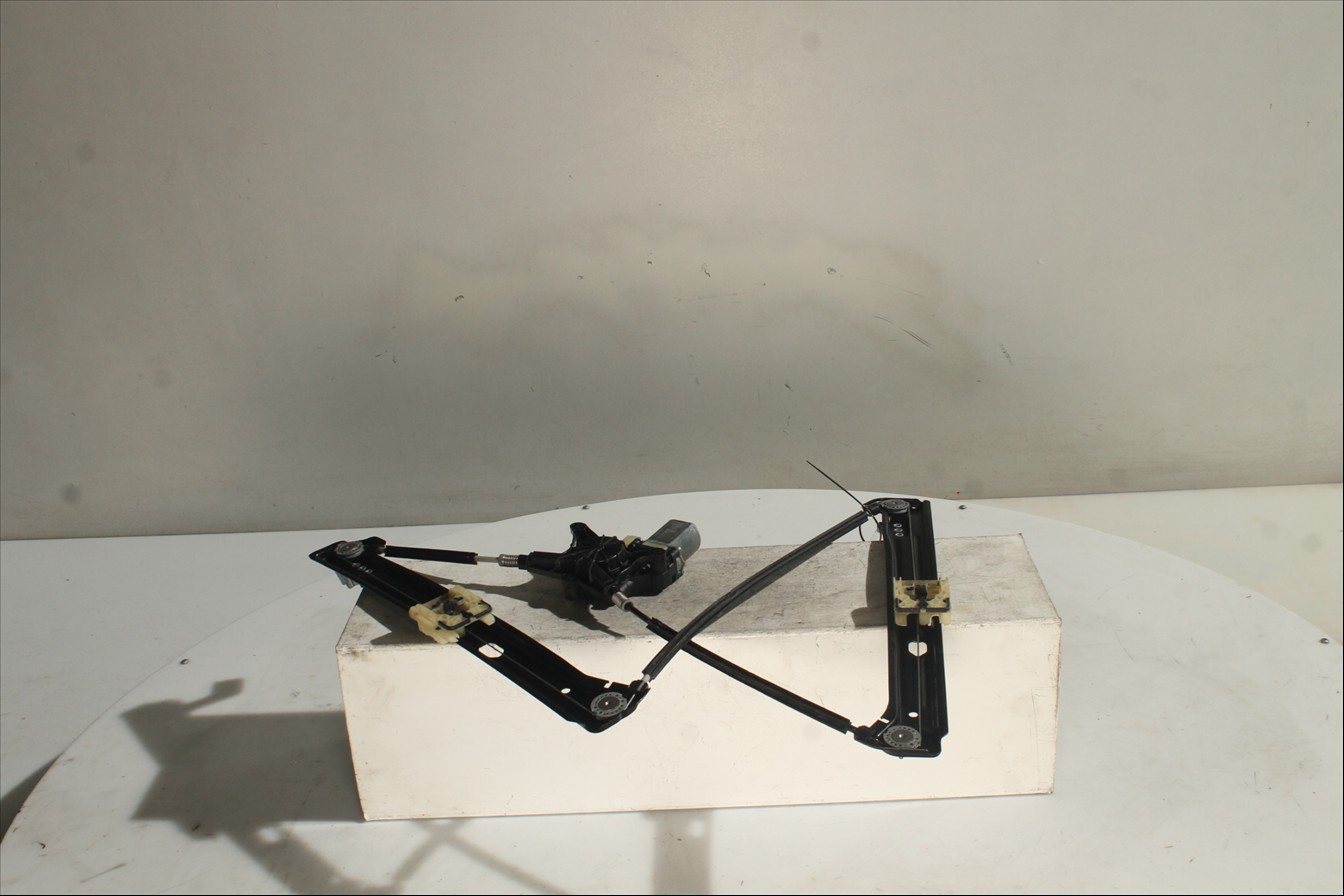 Elevalunas eléctrico puerta Del. Der.