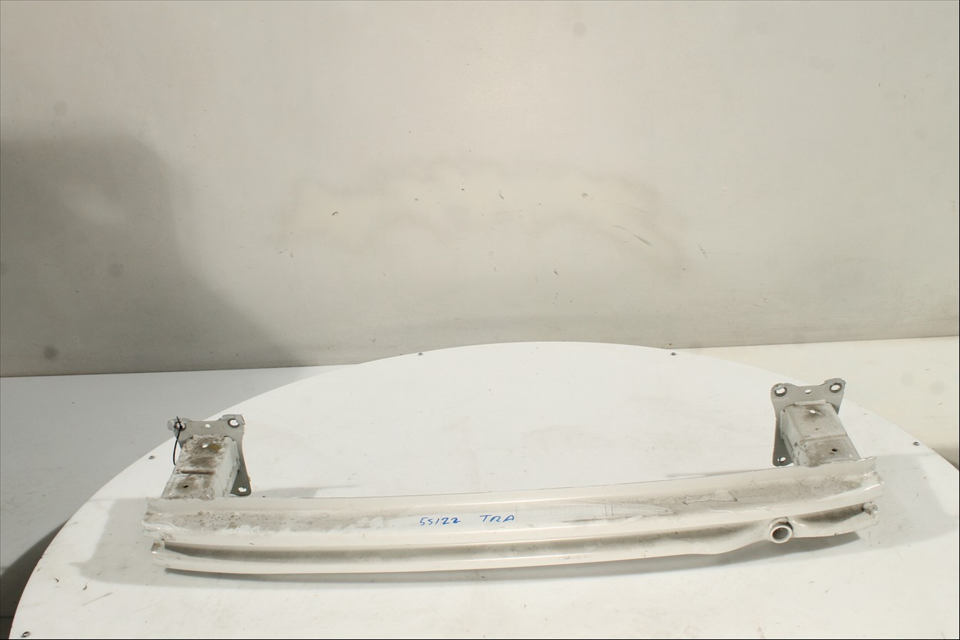 Traviesa paragolpes Tra.