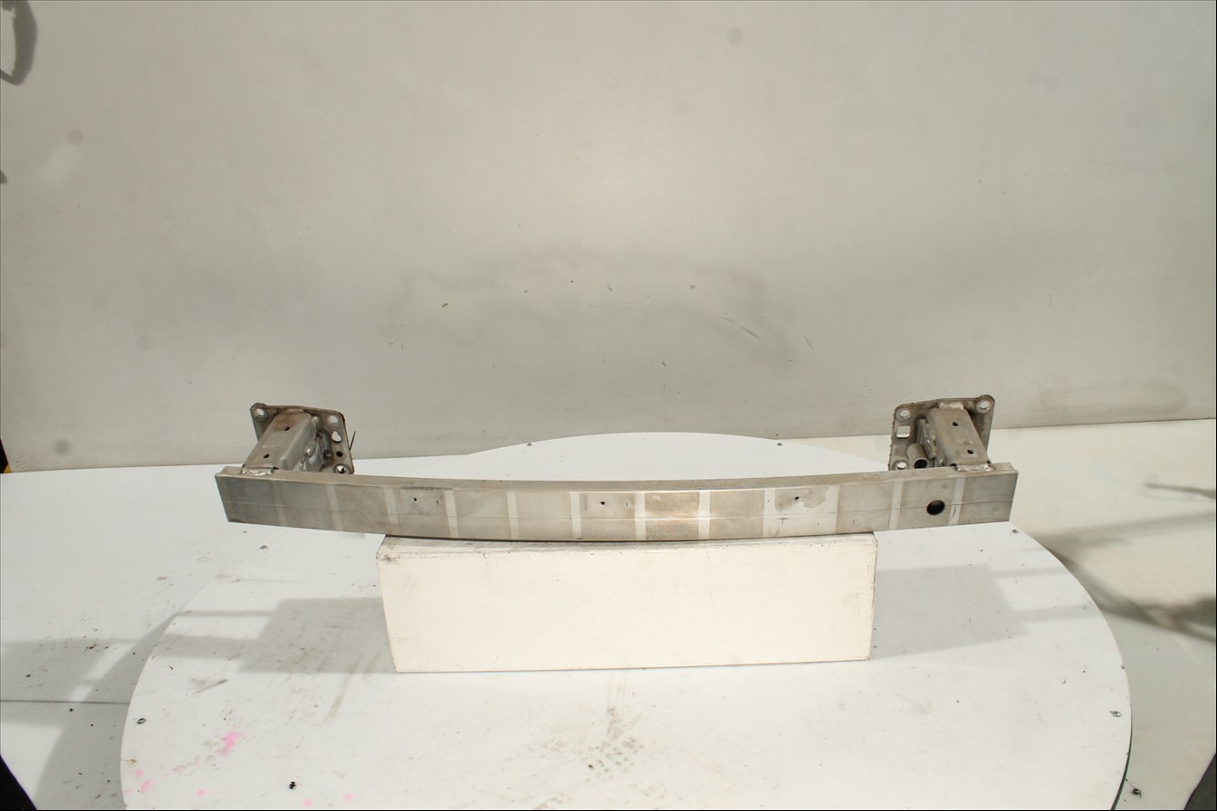 Traviesa paragolpes Tra.